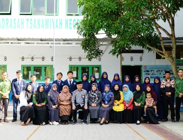 Pelantikan Pengurus OSIM dan ROHIS MTsN 1 Tana Toraja Periode 2025/2026