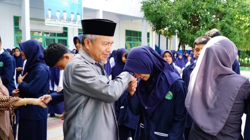 Pelantikan Pengurus OSIM dan ROHIS MTsN 1 Tana Toraja Periode 2025/2026