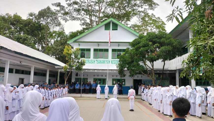 Upacara Hari Pahlawan di MTsN 1 Tana Toraja Berlangsung Khidmat