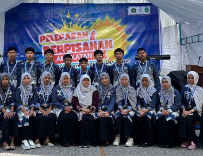 Penamatan Bertabur Bintang, 81 Alumni MTsN 1 Tana Toraja Titip Pesan Ekoteologi